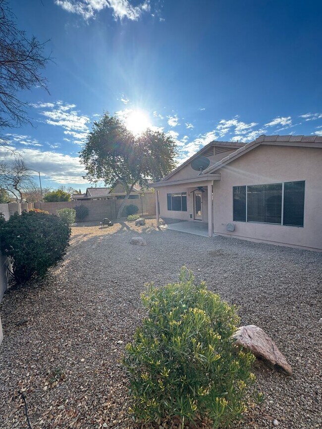 Building Photo - 9450 W Quail Ave