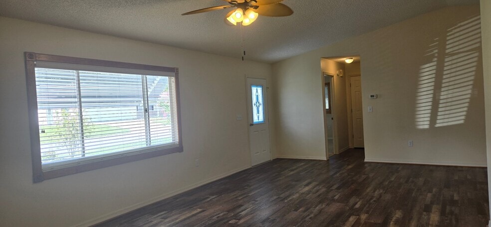 Building Photo - 9499 SE 174th Loop