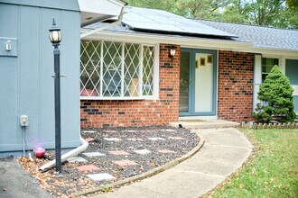 Building Photo - Spacious 4BR/2BA Furnished Home w/ Utilities, Mini Gym & Large Fenced Yard – Pinefield, Waldorf MD