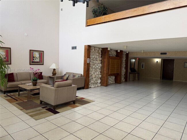 Building Photo - 491 Racquet Club Rd