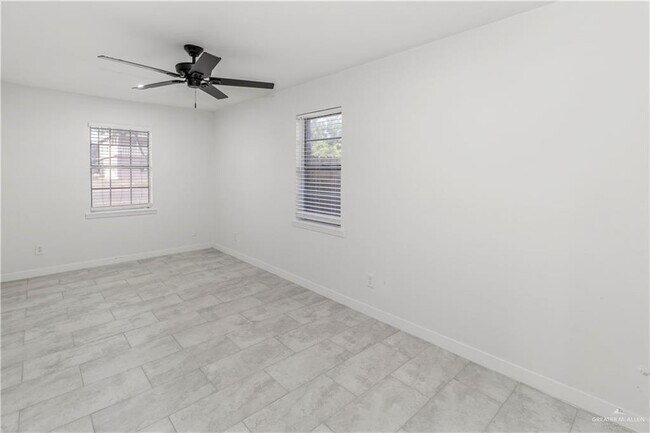 Building Photo - 17 E St