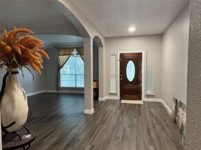 Building Photo - 9431 Water Edge Point Ln