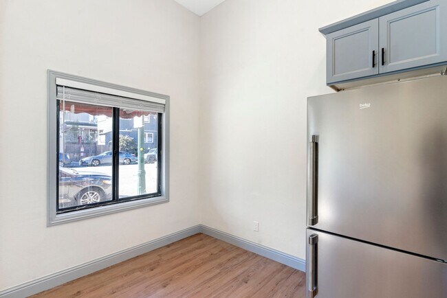 Building Photo - BENTON ST 1201-1203, ENCINAL AVE 1403-1413