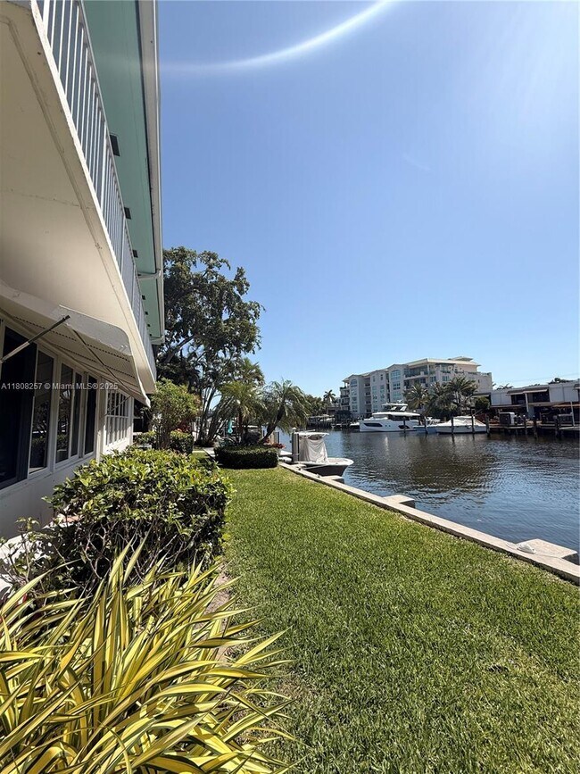 Building Photo - 180 Isle of Venice Dr