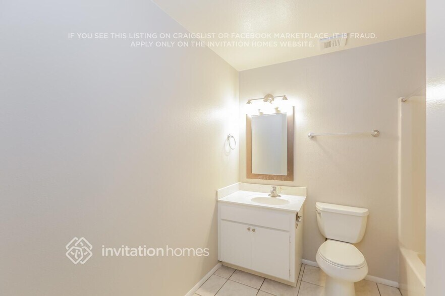 Building Photo - 2310 E Riviera Dr