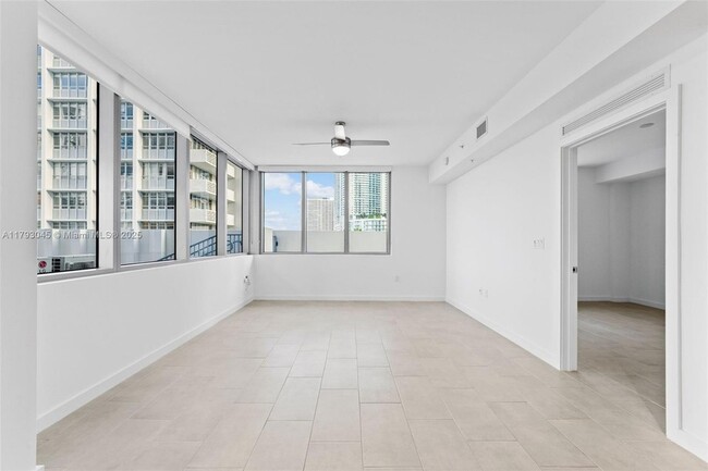 Building Photo - 2150 N Bayshore Dr