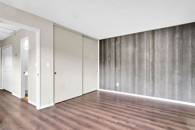 Building Photo - Great Three bedroom in UTC!  Available now!