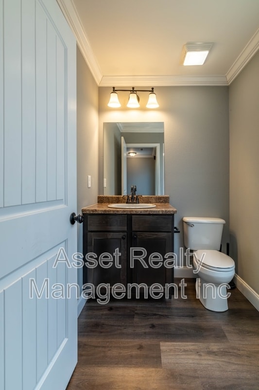 Building Photo - 924 Warrior Hill Dr