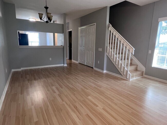 Building Photo - 2/2.5 in Chase Townhomes