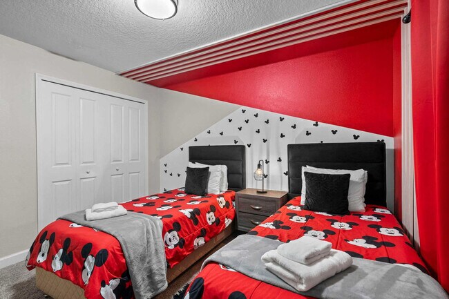 Building Photo - 4291 Paragraph Dr