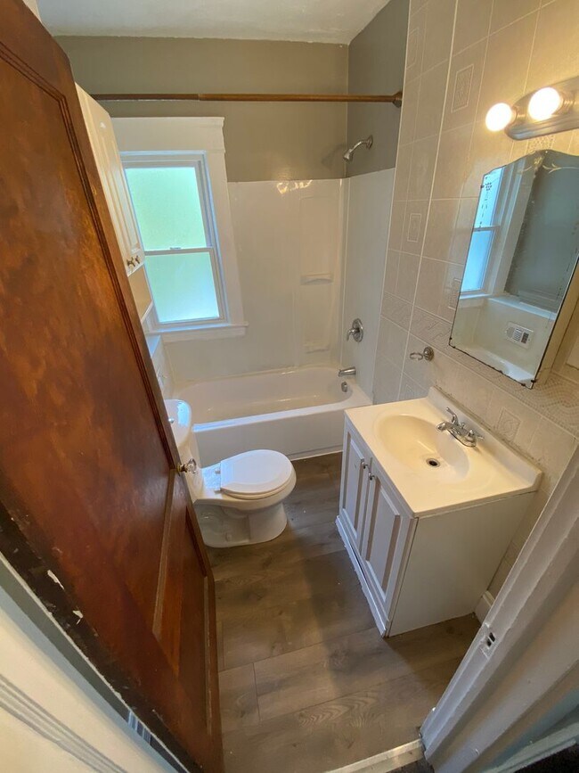 Building Photo - Whitethorn 3201-3203