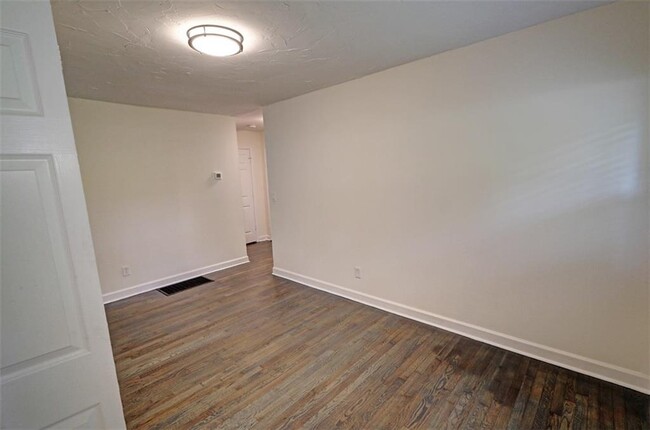 Building Photo - 4985 Crowe Dr SE