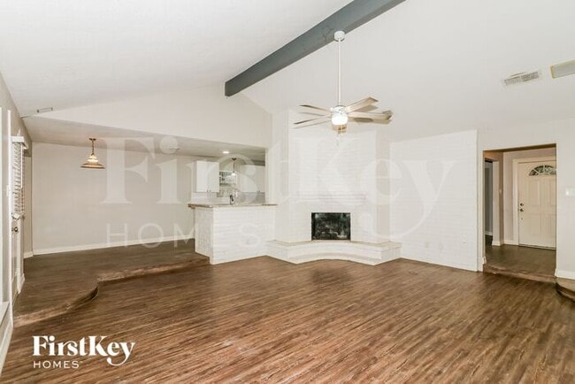 Building Photo - 15631 Cascade Point Dr