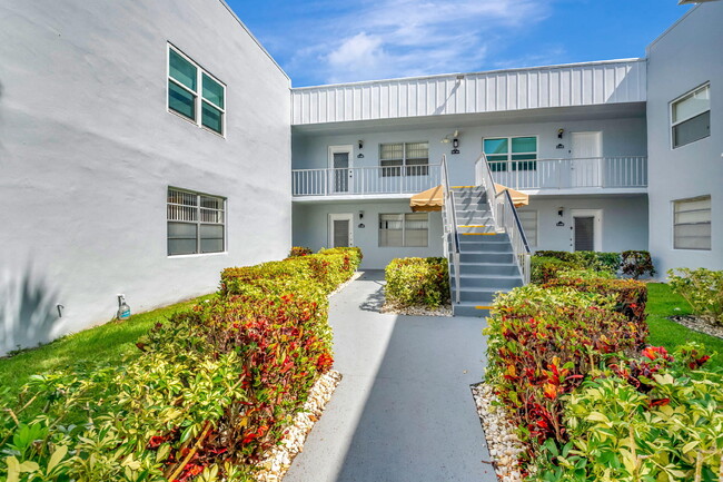 Building Photo - 129 Normandy Ln