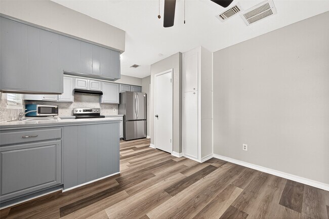 Building Photo - 10402 Permian Dr