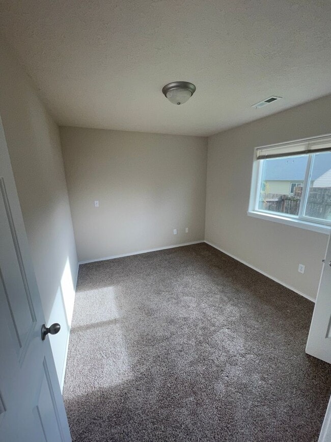 Building Photo - 917 W Ellendale Ave