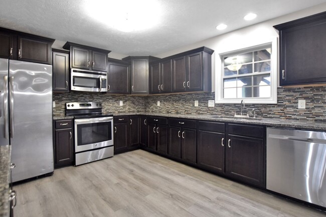 Building Photo - Pet Friendly Four Bedroom!