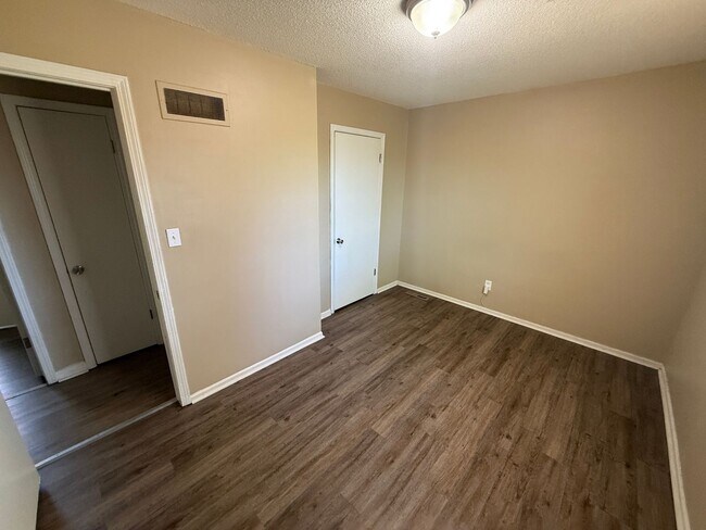 Building Photo - 3 BR/1BA | Newly Renovated Single Family Home| Gated backyard