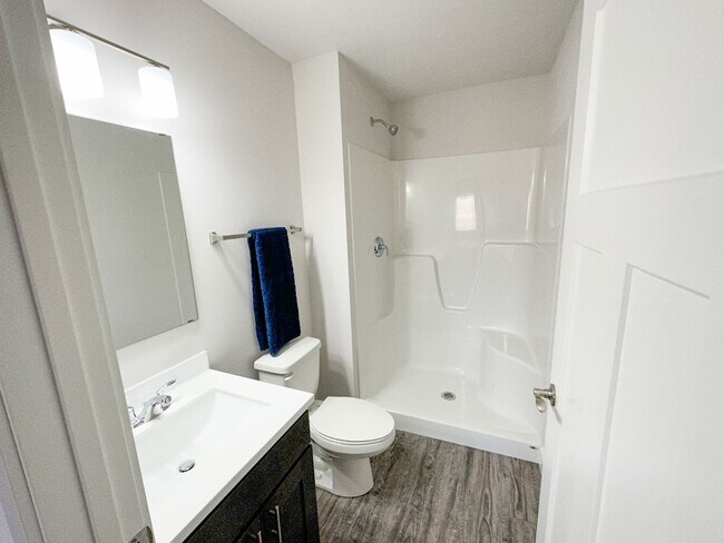 Building Photo - 2 Bed / 2.5 Bath Townhome for rent in Cottage Grove!