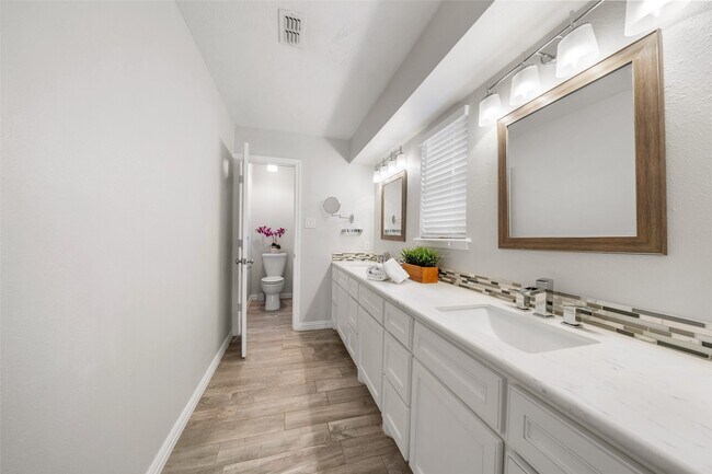 Building Photo - 1912 Foxtail Pl