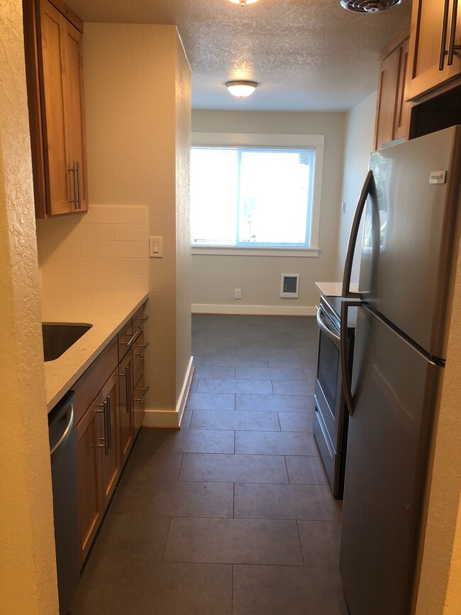 Building Photo - Clinton Abernathy Gorgeous Remodel 1br Har...