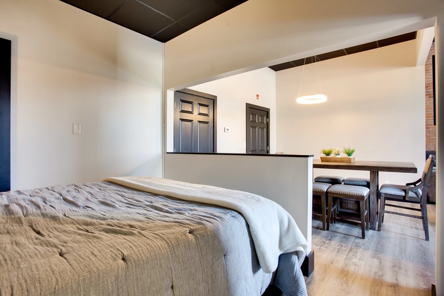 Building Photo - 130 N 5th St