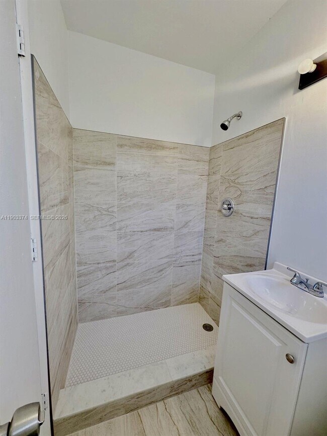 Building Photo - 1955 Normandy Dr