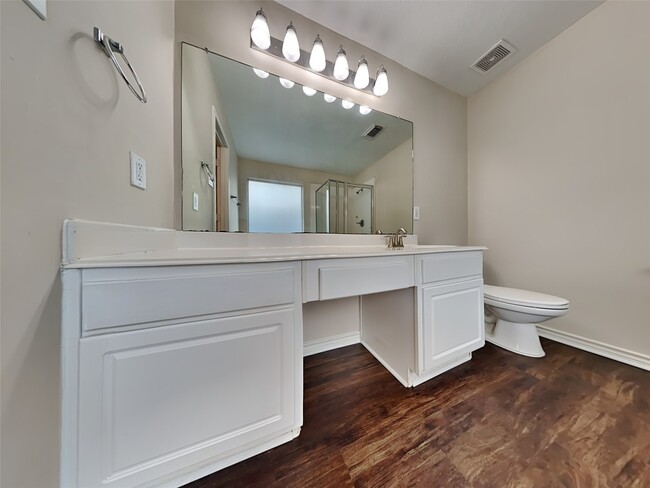 Building Photo - 2219 Shady Pine Dr