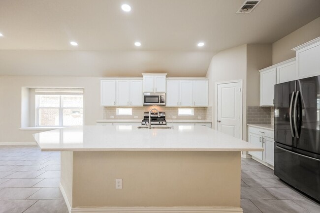 Building Photo - 4-Bedroom Home Near SeaWorld & Alamo Ranch | Easy Access to 1604, 151 & Lackland AFB |