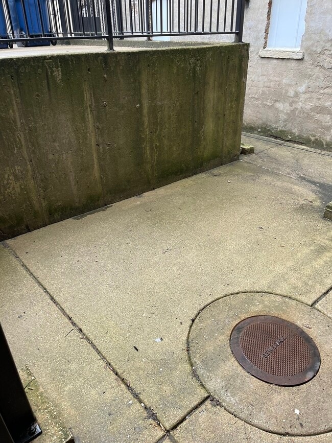 Building Photo - 1227 N Cleaver St