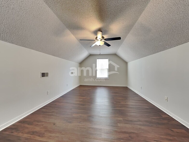 Building Photo - 11 Lake Linden Ct