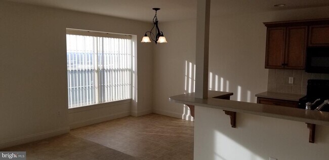Building Photo - 785 Oak Leaf Ln
