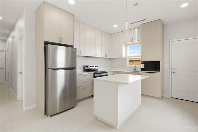 Building Photo - 15 Larkspur Ave