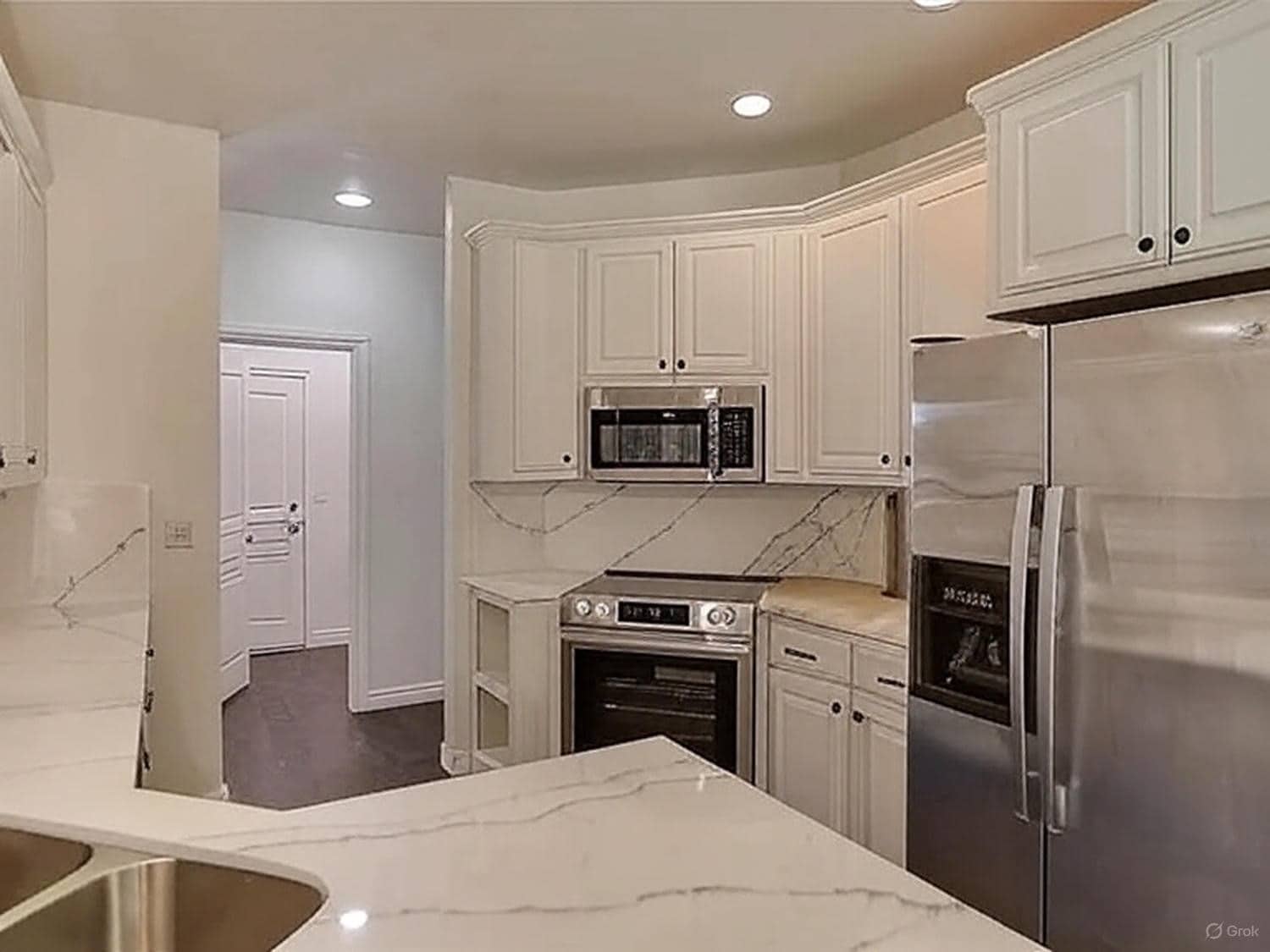 Building Photo - 2201 Pine View Ter