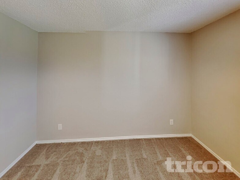 Building Photo - 1844 Hunting Green Dr