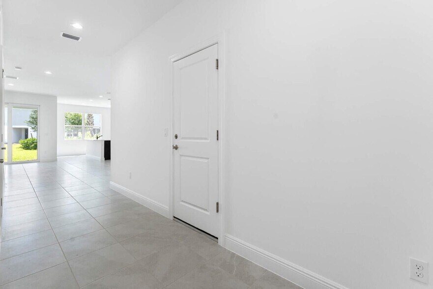 Building Photo - 552 Sanderling Cir