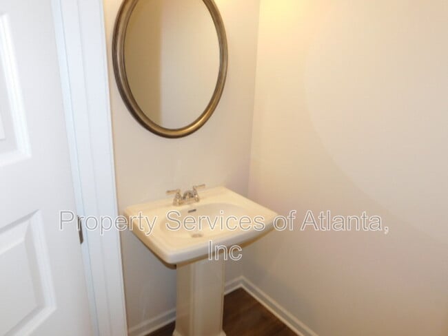 Building Photo - 246 Dupont Dr