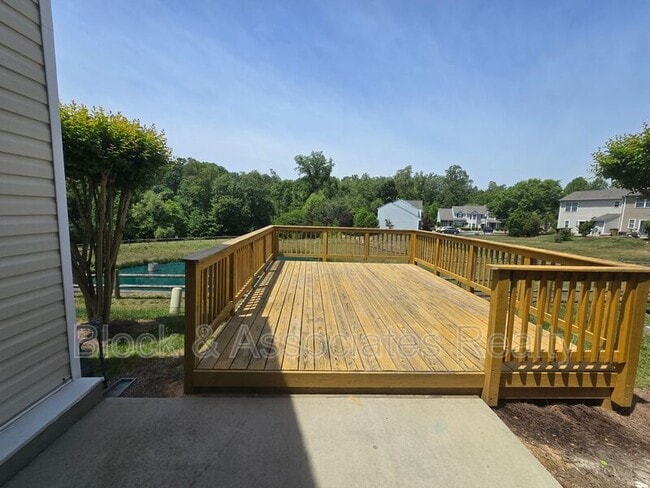 Building Photo - 545 Song Sparrow Ln