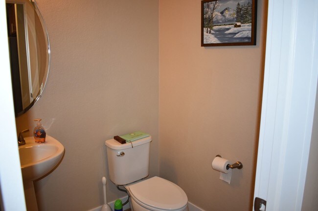 Building Photo - 611 Grandview Meadows Dr