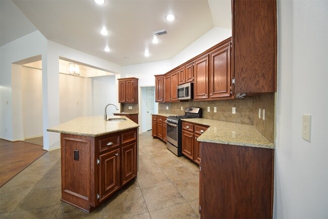 Building Photo - 1511 Eden Meadows Dr
