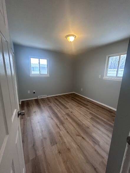 Building Photo - 4655 E 175th St