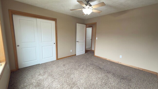 Building Photo - 355 SW Kalmia Ave