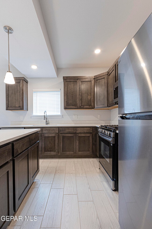 Building Photo - 546 Spanish Oak Dr