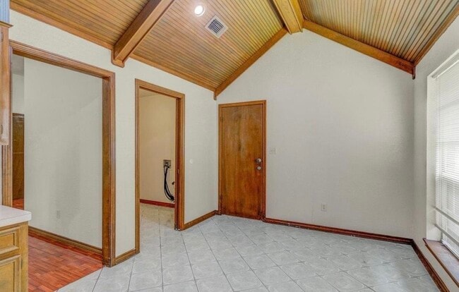 Building Photo - 1119 Meadowvale Dr