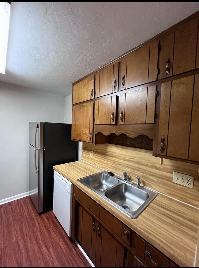 Building Photo - 3732 Donovan Dr
