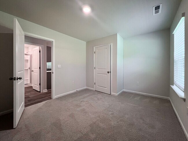 Building Photo - 258 Palm Dr