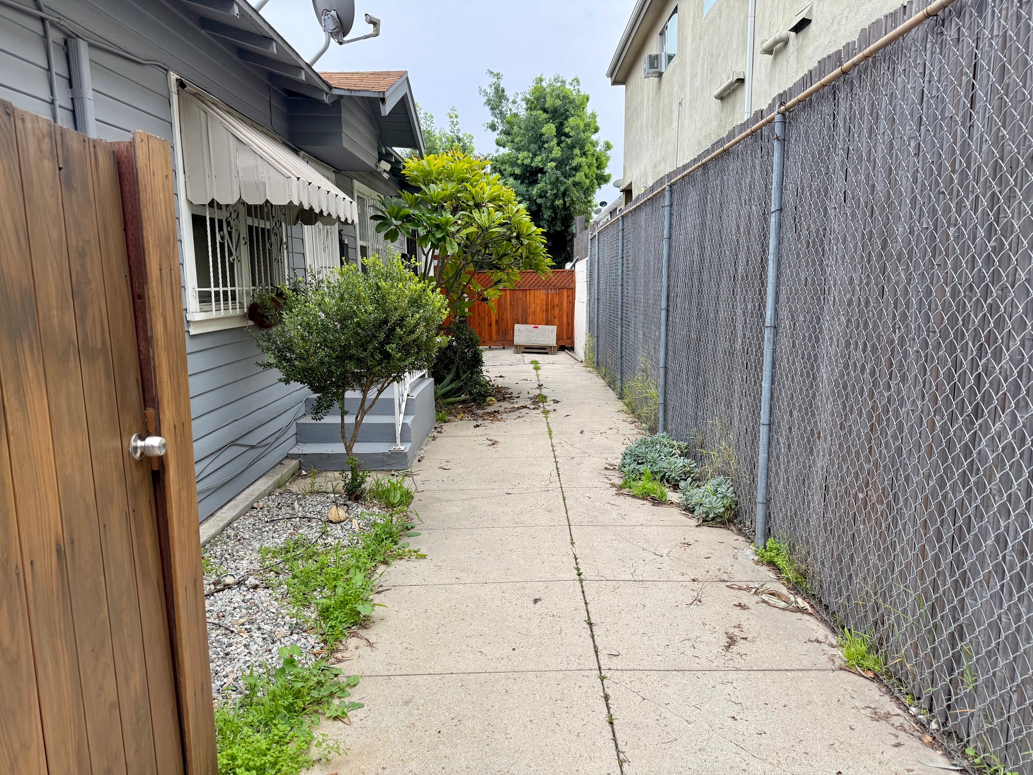 Walkway to Front Door - 4228 Lockwood Ave