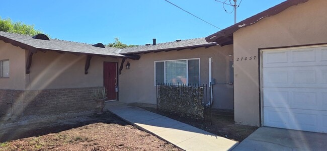 Building Photo - Highland Home with Large Fenced Yard