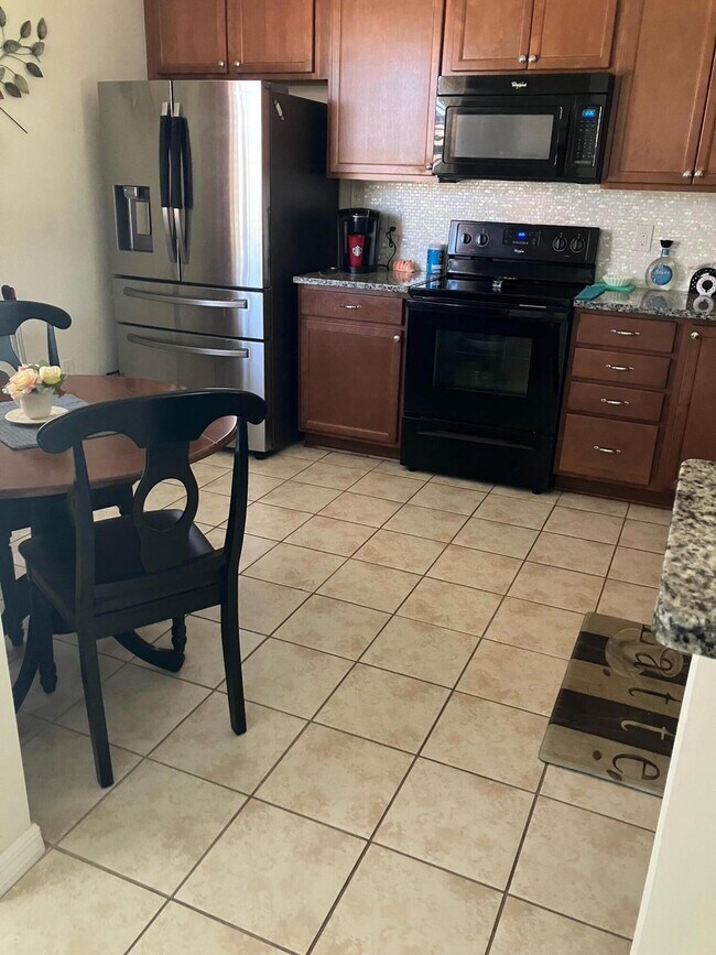 Building Photo - 1041 Normandie Way