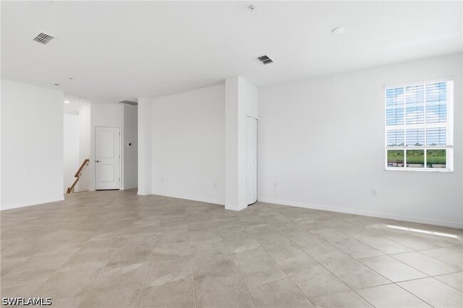 Building Photo - 15918 Grn Acrs Ave